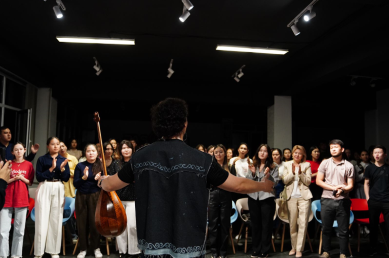 МОЛОДЕЖНЫЙ КУЛЬТУРНЫЙ ОБМЕН: ВСТРЕЧА С КОМАНДОЙ «ҚАЗАҚША ТЕРАПИЯ»