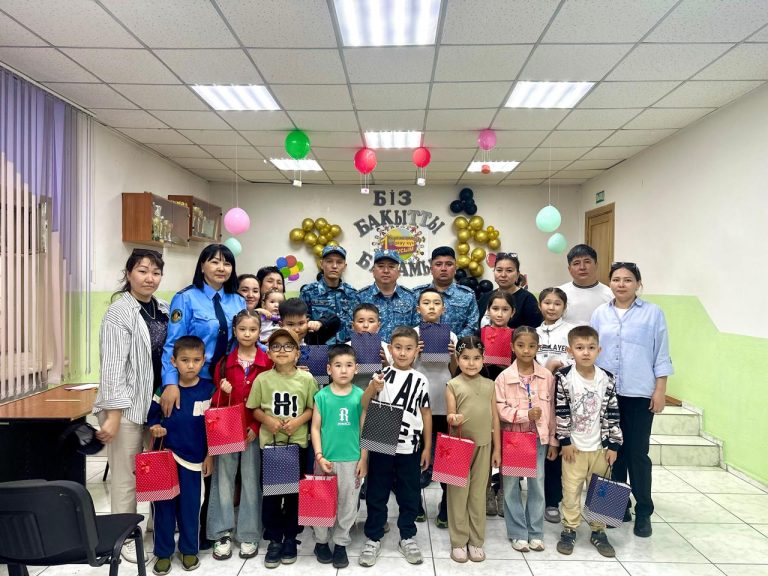 Сотрудники учреждения области Абай поздравили детей сотрудников с праздником