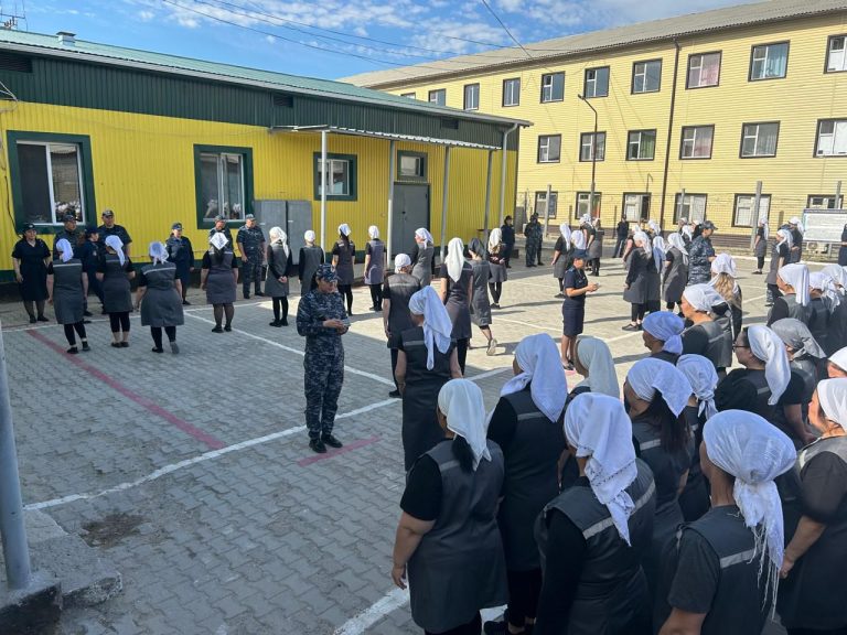 Мекемедегі сотталған азаматшалар жазғы киім үлгісіне көшірілді