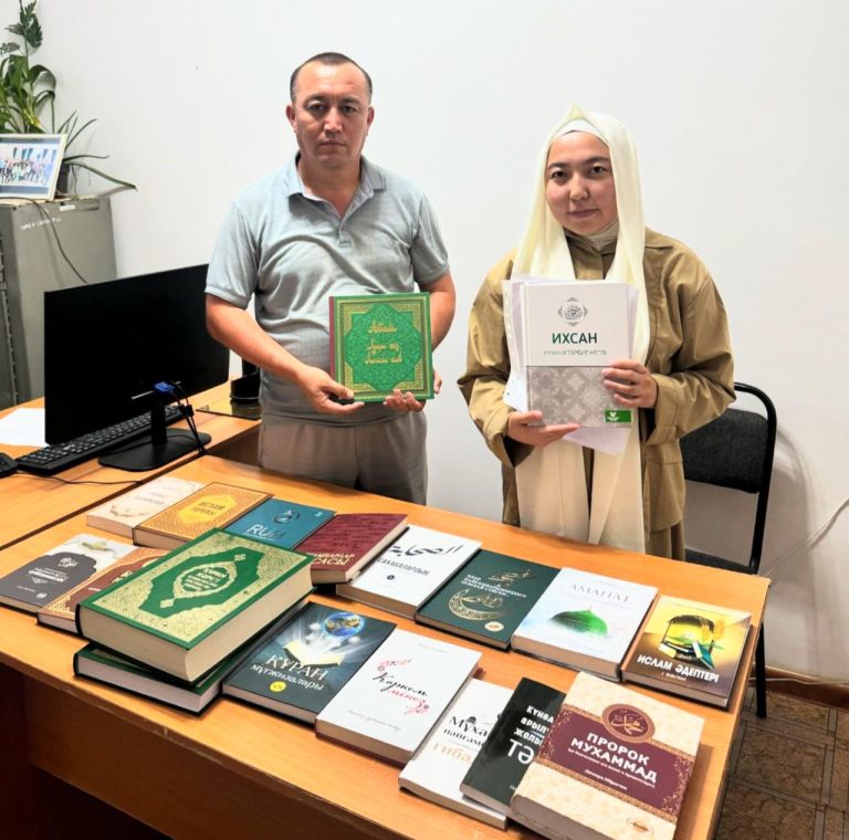 Сотталғандарға кітап сыйлады