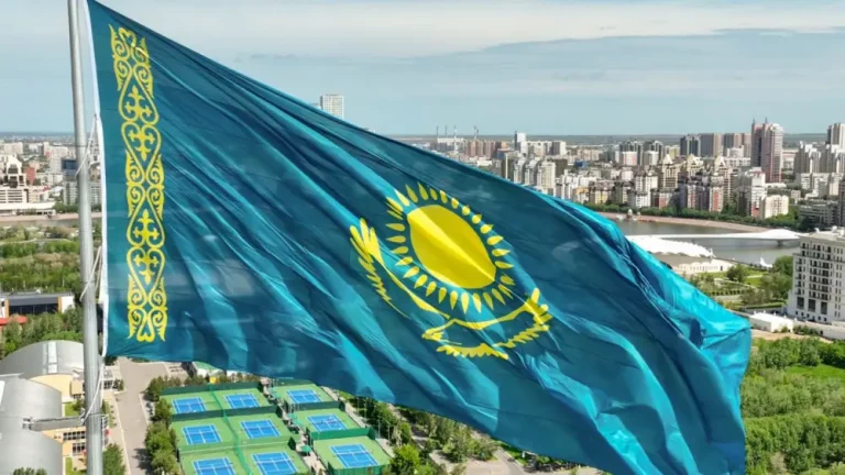 Қасым-Жомарт Тоқаев Мемлекеттік ту көтеру рәсіміне қатысты