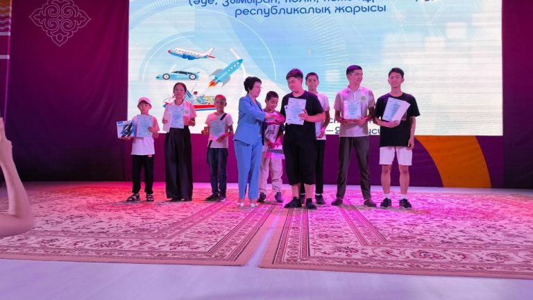 БҰЛАҚ КӨРСЕҢ – КӨЗІН АШ