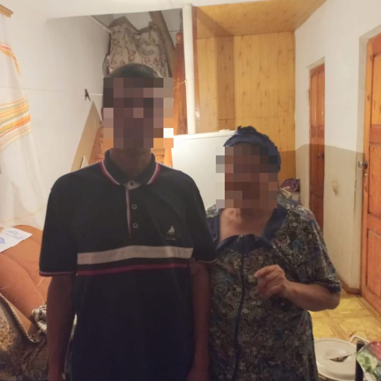 ҚАЖ қызметкерлері босатылған сотталғанды үйіне жеткізді