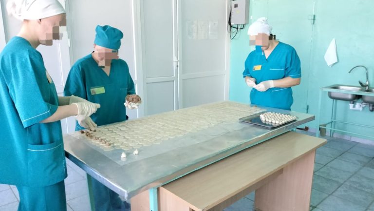 Абай ауданындағы әйелдер колониясында тұшпара шығаратын цех ашылды