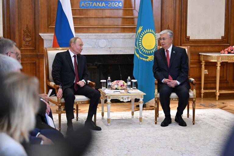 Қасым-Жомарт Тоқаев пен Владимир Путин кездесу өткізді