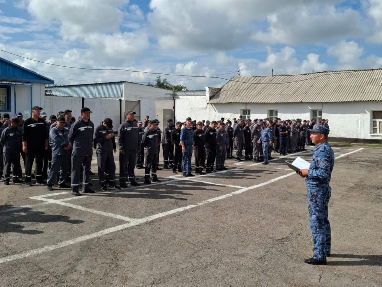 Проводится праворазъяснительная работа среди служащих и спецконгента