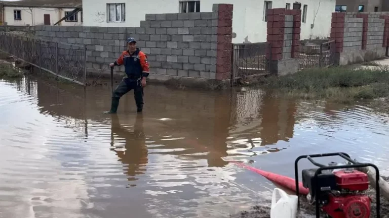 Жаңатаста үйлерді су басты: облыс әкімдігі мәлімдеме жасады