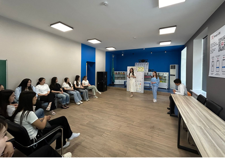 Атмекен орталығында «Эмоциялық қажудың алдын алу» тақырыбында тренинг өтті