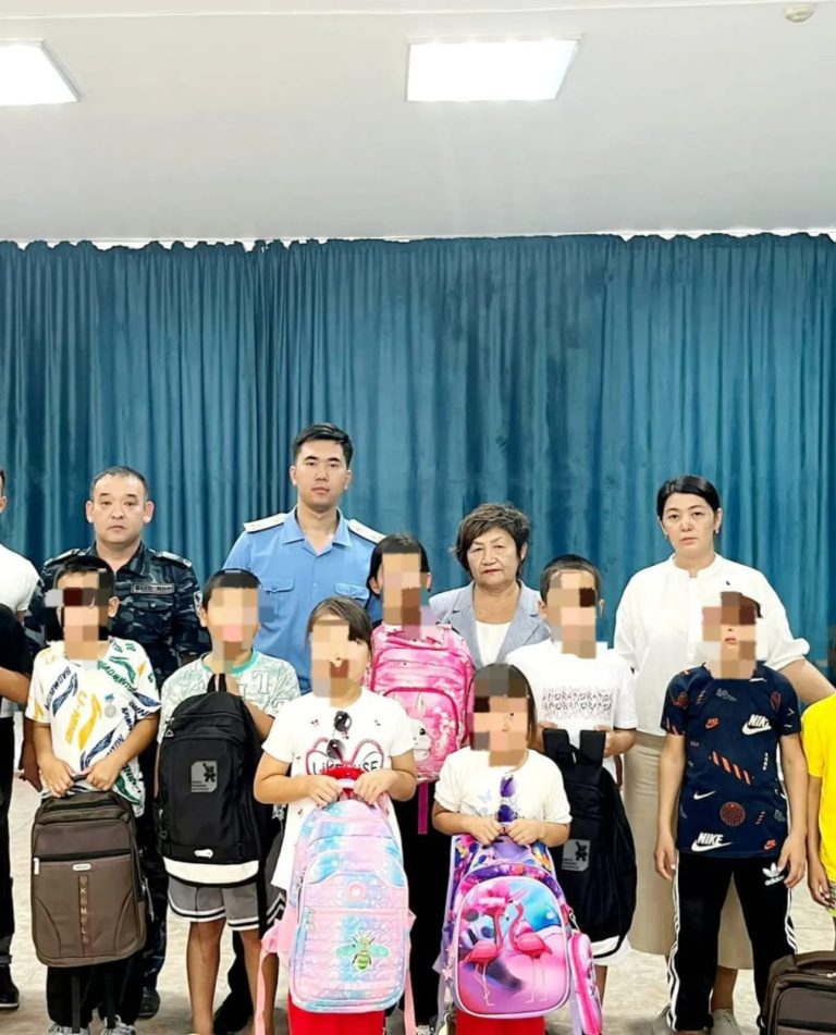 Пробация есебіндегі азаматтардың балаларына оқу құралдары таратылды