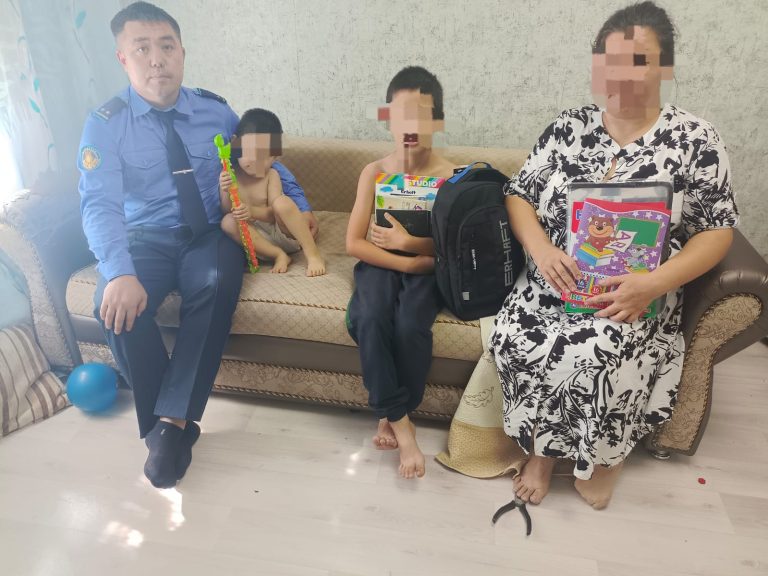 Абай облысы бойынша ҚАЖД қызметкерлері «Мектепке жол» акциясын өткізді