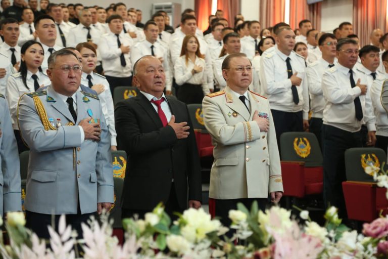 «Конституция күні» мерекесіне орай Түркістан облысының 180-нен астам полицейі марапатталды