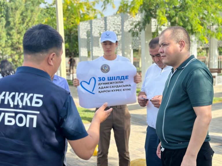 Полиция провела разъяснительную работу в туристической зоне и возле кинотеатров