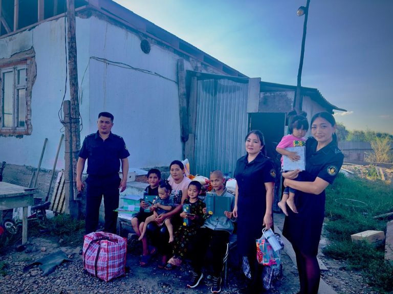 ҚАЖ қызметкерлері көпбалалы жанұяға тағы көмек қолын созды