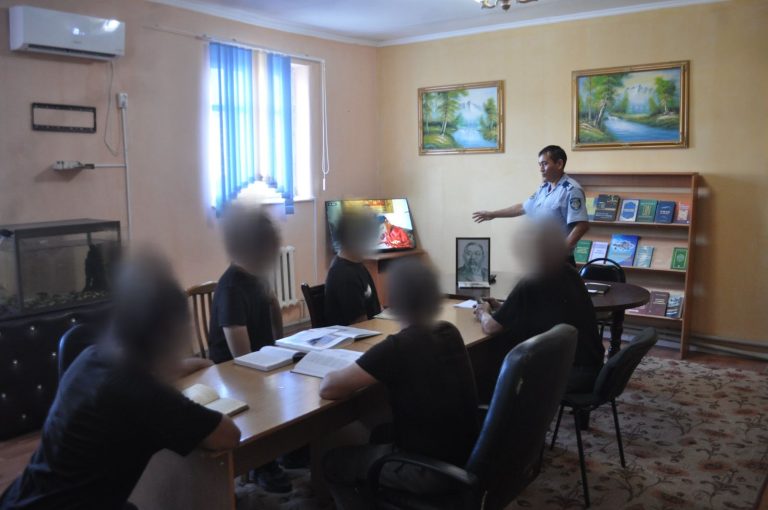 Сотталған азаматтар Абай күнін мерекелеуде