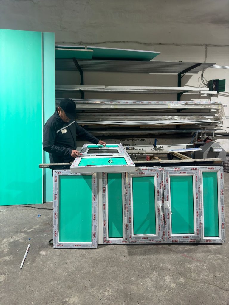 Абай облысында қауіпсіздігі аралас мекемеде пластикалық терезелер шығаратын цех ашылды