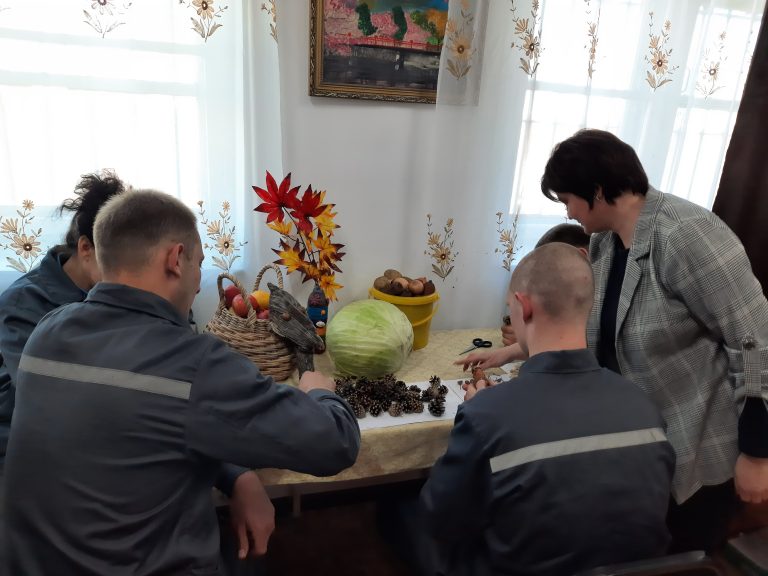 Психотерапию «Осенний декор» провели с осуждёнными в акмолинской колонии