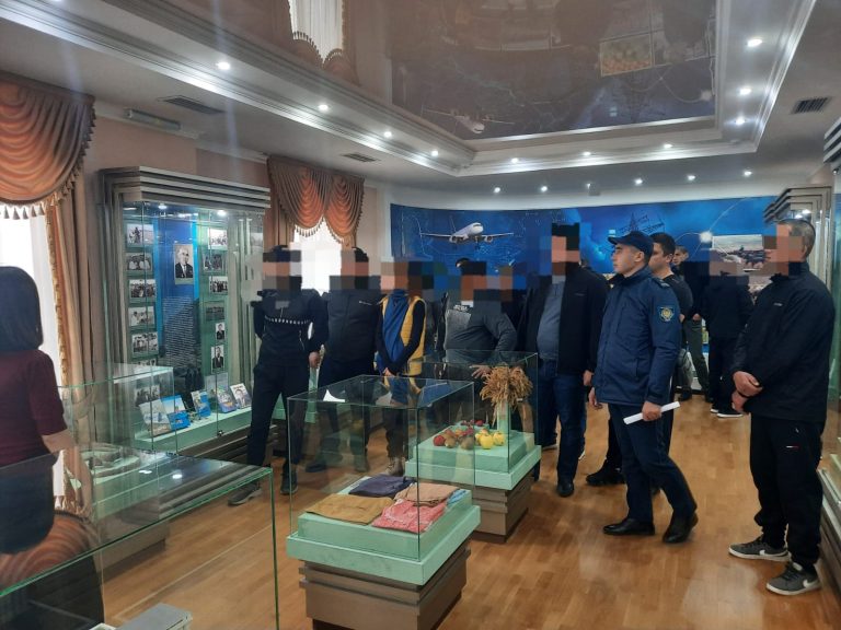 Қызылорда да қауіпсіздігі барынша төмен мекемесіндегі жазасын өтеушілер облыстық тарихи-өлкетану мұражайына экскурсия жасады