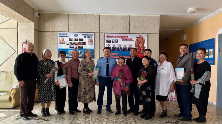 В преддверии профессионального праздника сотрудники Акмолинской колонии поздравили учителей школы