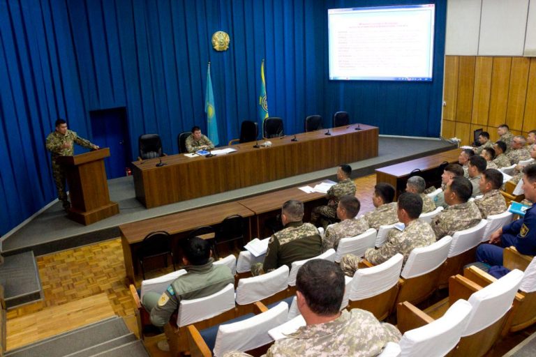 Полковник Серік Сарабузов әскерилерге Жолдау жүктеген міндеттерді түсіндірді