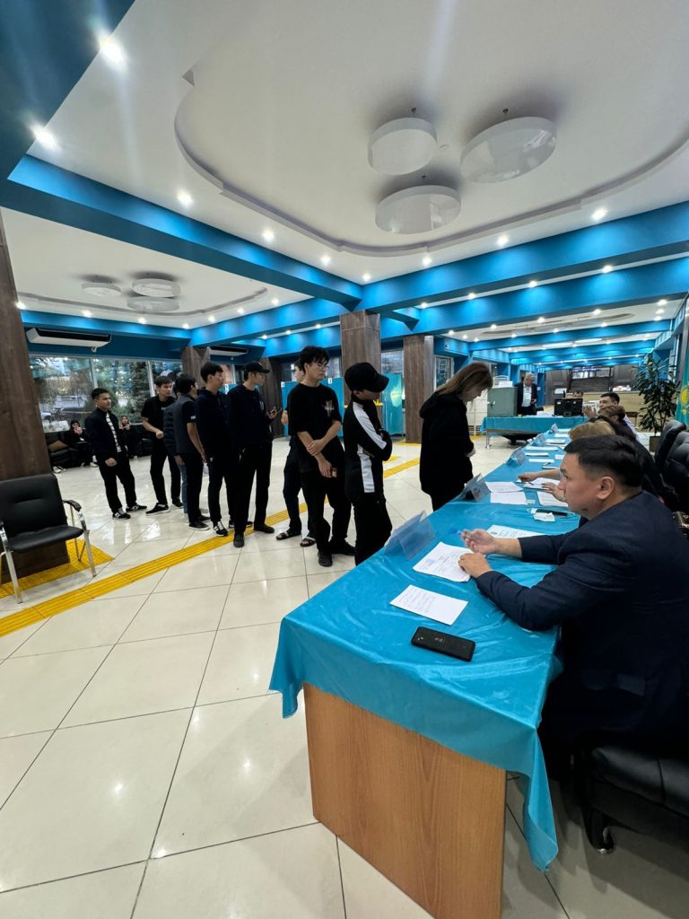 Молодёжь Алматы демонстрирует высокую активность на референдуме