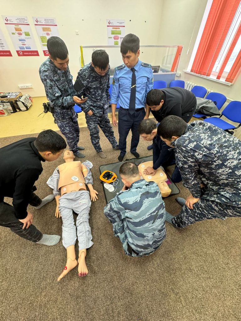 Были показаны способы оказания первой неотложной медицинской помощи