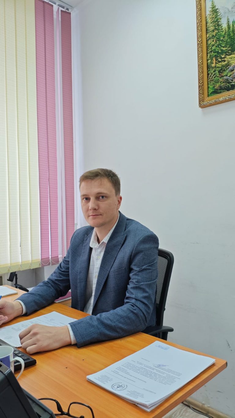 Адвокаттың заңды қызметіне кедергі жасау