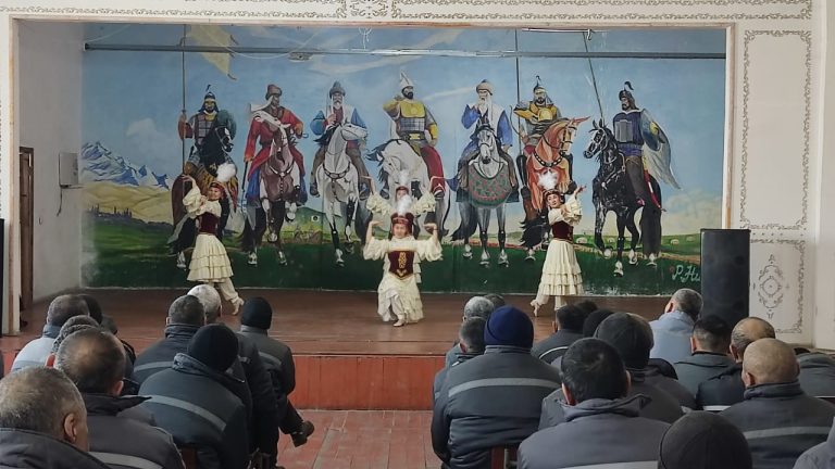 Артисты городского Дворца культуры города Семей выступили для осужденных