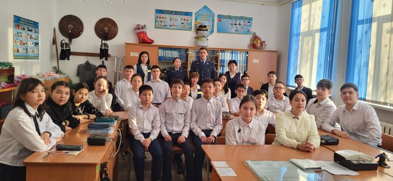 Сотрудники УИС провели интерактивную встречу с учащимися среднего звена школы на тему «Өзіңнен баста»