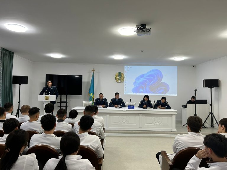 Абай облысында жастарға кәсіптік бағдар беру бойынша ауқымды кездесу ұйымдастырылды