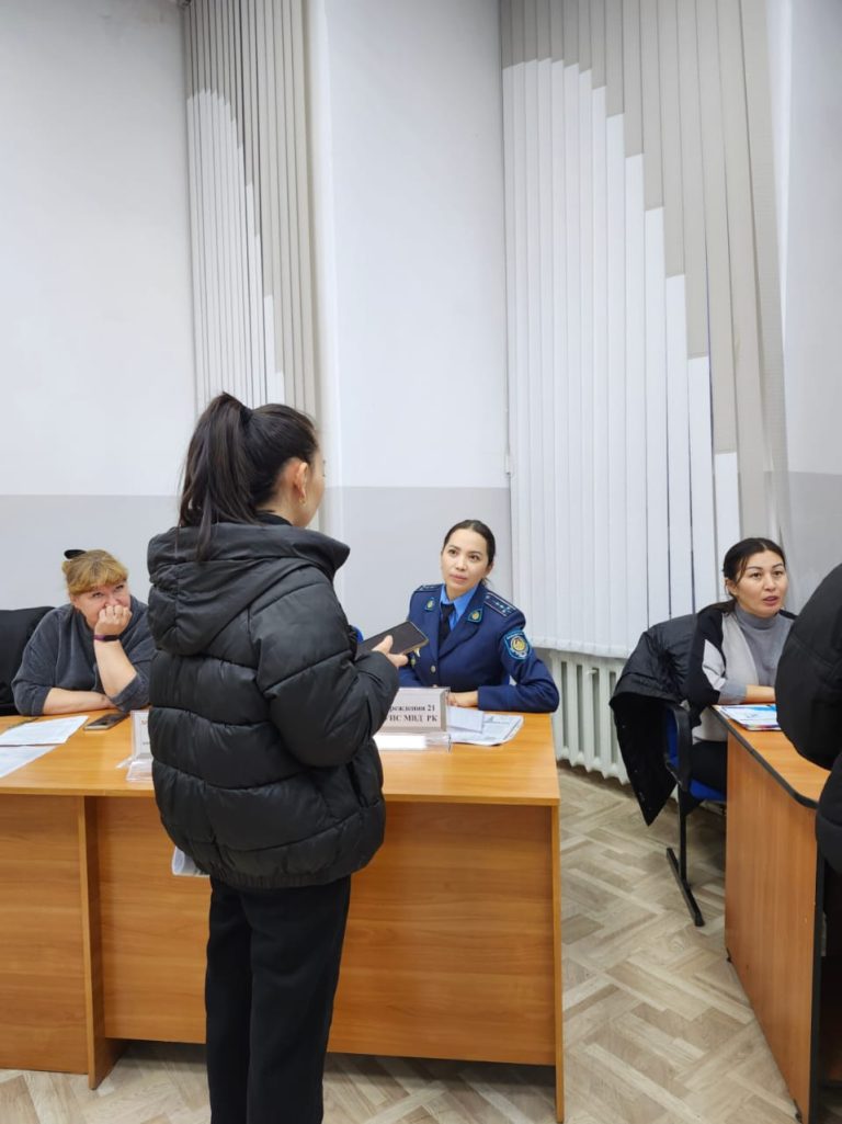 Сотрудники УИС приняли участие в городской ярмарке вакансий