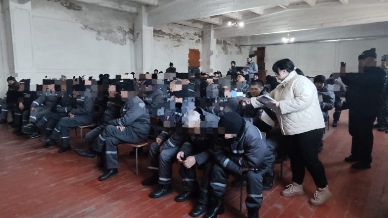 Представители СПИД центра в области Абай посетили колонию средней безопасности