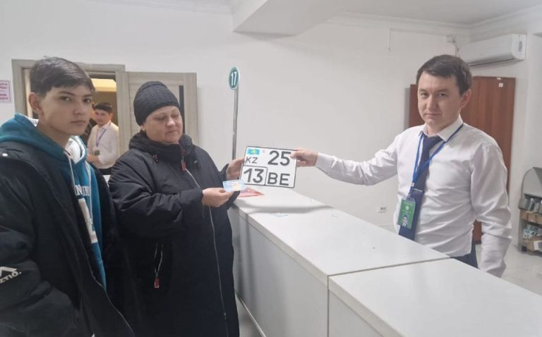 Түркістан облысындағы мопедтерді тіркеу: алғашқы тұрғын құжаттарын рәсімдеді