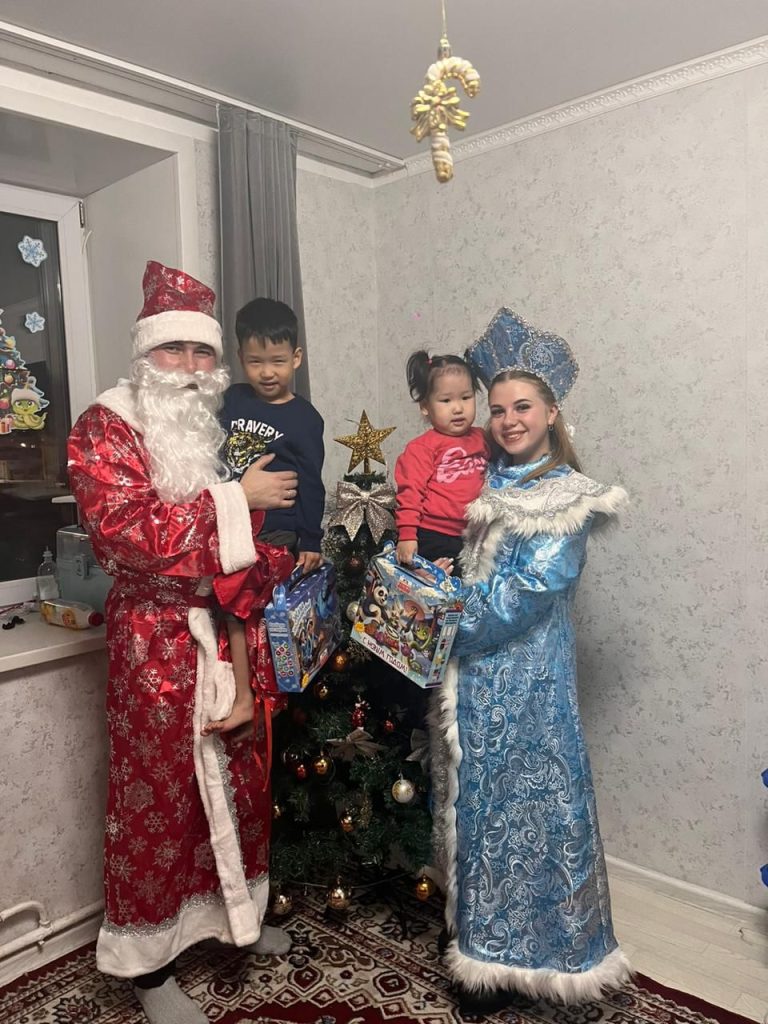 Семью погибшего коллеги навестили сотрудники УИС