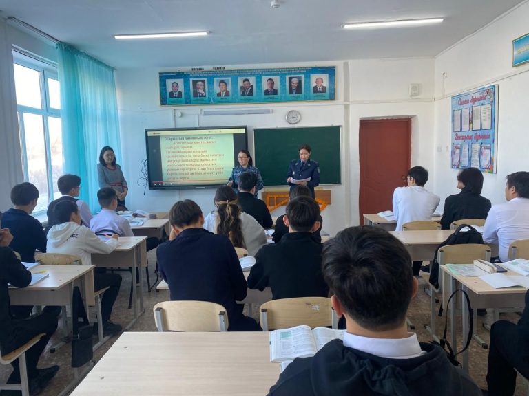 ҚАЖ қызметкерлері студенттерге кәсіби бағдар беру жұмыстарын жүргізуде