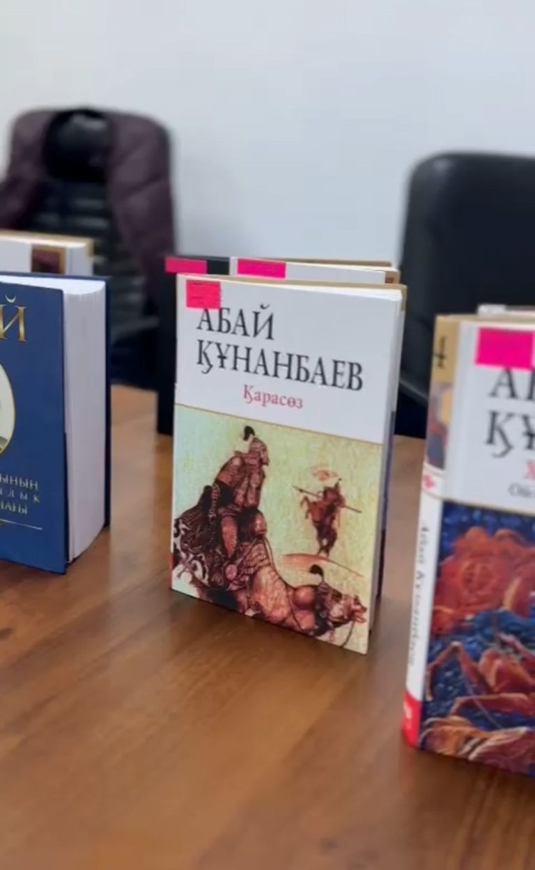 Мини-выставку работ Абая Кунанбаева представили для акмолинских осуждённых
