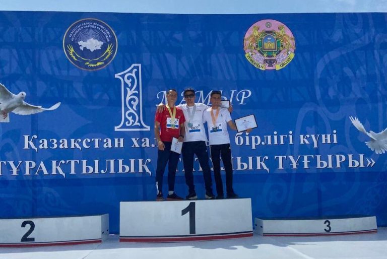 2000-ға жуық азамат қатысқан марафонда полицейлер жеңіске жетті