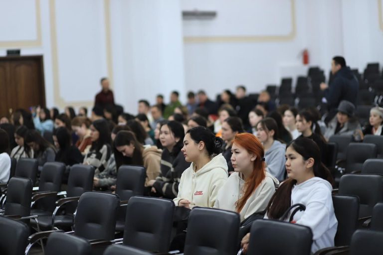 В Алматы проходит обучение молодежи навыкам безопасного поведения при ЧС