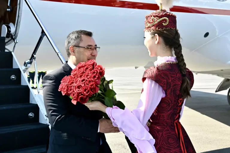 Қырғызстан президенті Садыр Жапаров Астанаға келді