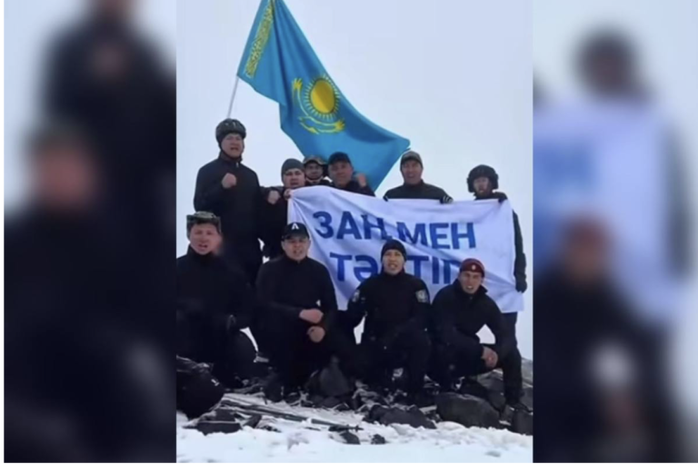 Закон и Порядок: правоохранители Казахстана покорили горную вершину