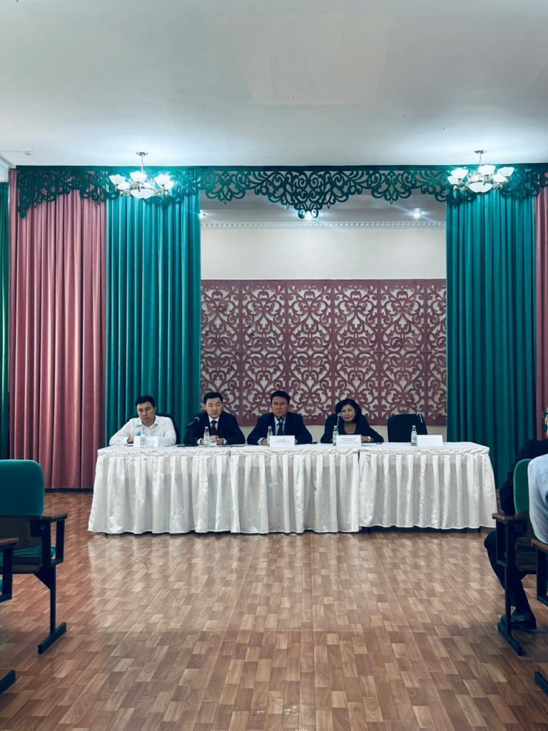 «Адал азамат» идеалдарына сәйкес мемлекеттік қызметшілердің кәсіби және жеке қасиеттерін ілгерілету жөнінде кездесу өткізілді