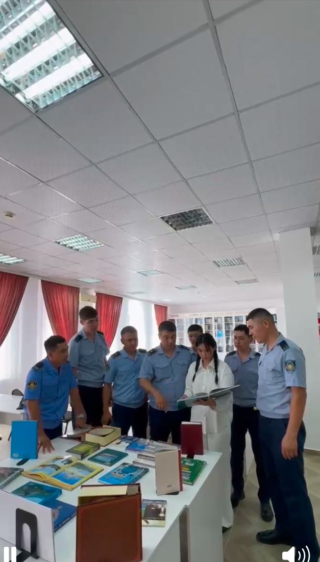 Қызылордада ҚАЖ қызметкерлері Астана күніне орай кітапханаға экскурсия жасады
