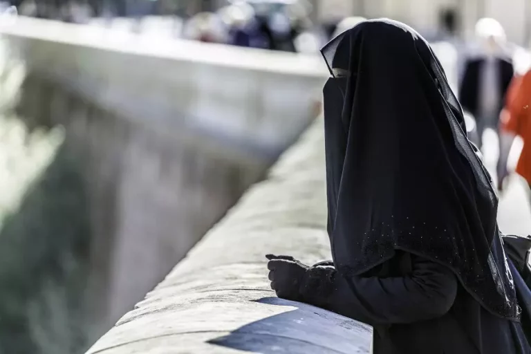 Елімізде 12 шілдеден бастап бет-әлпетті жабуға тыйым салынды — полиция