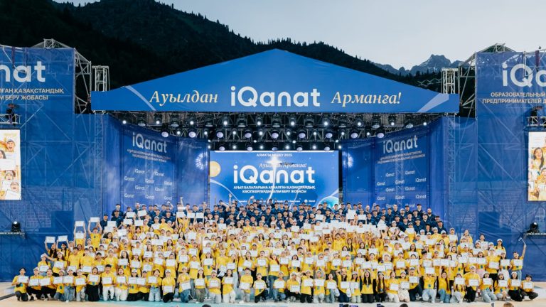 Кәсіпкер егіз қыздардың жұбын жазбай, арман мектебіне бірге оқуға түсуге көмектесті