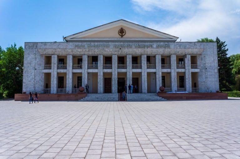 Жетісуда атақты қобызшы Молықбай Байсақұлына алып ескерткіш орнатылмақ