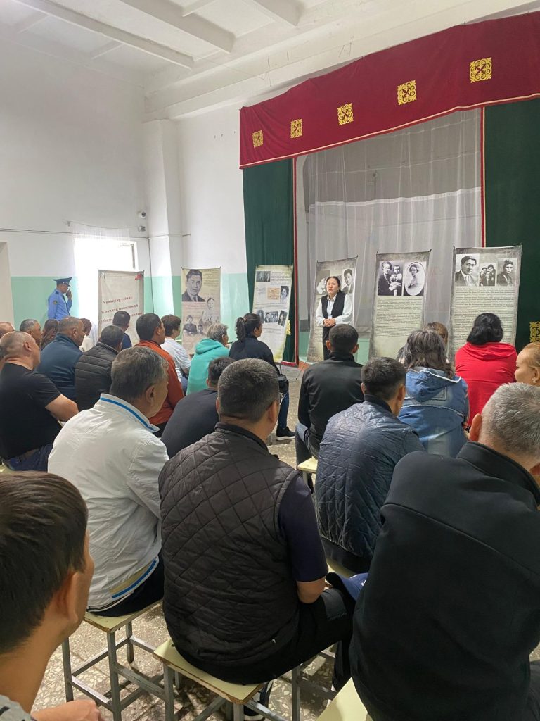 Организовали передвижную выставку «Ұрпақтар есінде»