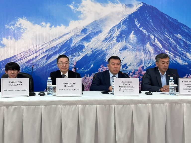 Қонаевтан Токиоға дейін: қазақстандық хирургтер Жапонияда тағылымдамадан өтеді