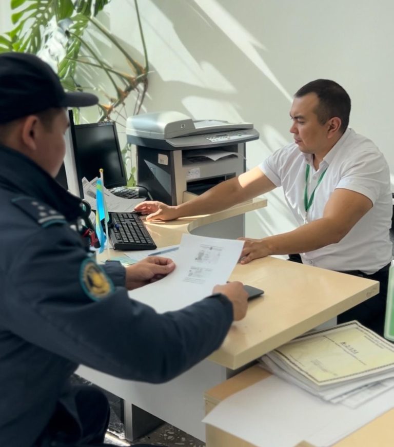 Текелі қаласының пробация қызметкерлері есептегі азаматқа жеке куәлік алуына көмек көрсетті