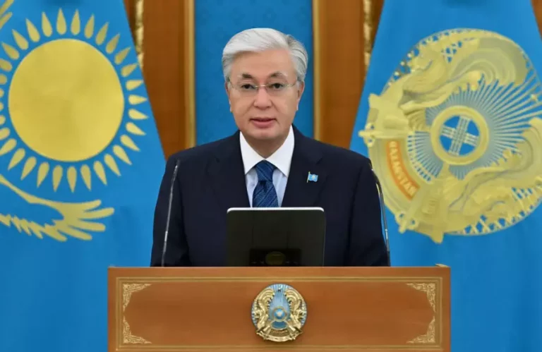 Тоқаев Республика күні қарсаңында бір топ азаматты марапаттады