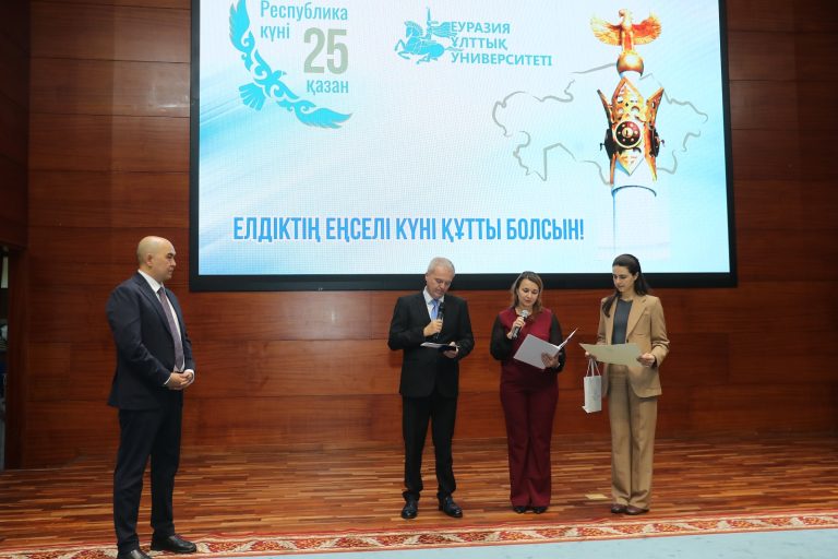 Проректор ЕНУ Думан Айтмагамбетов награжден Орденом Звезды Италии