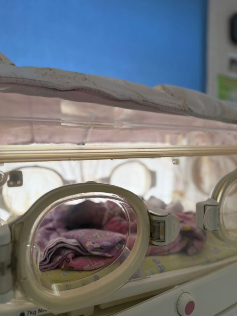 Алматы облысында дәрігерлер 825 грамм болып туған сәбиді аман алып қалды